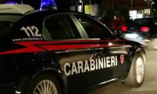 Potenza Picena, semina il caos in un bar, poi con l'aiuto della madre aggredisce i carabinieri: denunciati entrambi