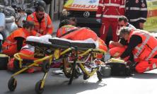 Sarnano, donna investita da un'auto mentre attraversa la strada: è in ospedale
