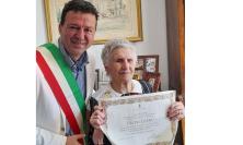 Un'altra centenaria a Tolentino: a nonna Elvira una pergamena in dono dal Comune