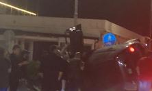 Porto Recanati, incidente nella notte: un'auto resta in bilico su una fiancata, due feriti