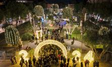 Civitanova si illumina per le feste: risplende piazza Conchiglia