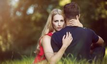 "Tuo marito ti tradisce": l'amante confessa tutto alla moglie, ma commette reato