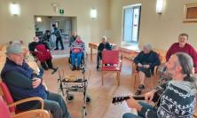 Potenza Picena, la musicoterapia per aumentare il benenesse degli anziani: il metodo Rusticucci alla casa di riposo
