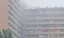 Porto Recanati: cumulo di rifiuti prende fuoco, l'Hotel House invaso dal fumo