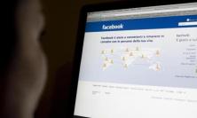 Pubblica foto di un altro sul proprio profilo Facebook senza consenso, cosa rischia?