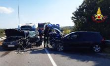 Porto Recanati, scontro tra auto e veicolo con roulotte: rimasto intrappolato un conducente
