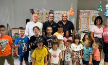 Valfornace, i bimbi del centro estivo a lezione di raccolta differenziata: visita del Cosmari