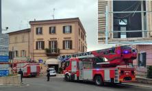 Macerata, crolla solaio in Via Maffeo Pantaleoni: paura in centro, ma nessun ferito (FOTO)