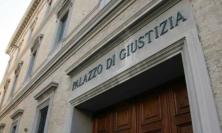 Ancona, imbrattato il tribunale nel giorno del G7 salute: 5 attivisti portati in Questura