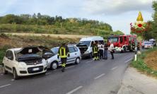 Macerata, tamponamento a catena coinvolge due auto e un furgone: un ferito a Torrette in eliambulanza (FOTO)