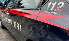 Tolentino, ritorna nel bar dove aveva minacciato gestore poi aggredisce i carabinieri: di nuovo in manette 31enne