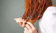 I migliori rimedi naturali per capelli crespi: come ottenere una chioma liscia