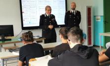 Dalla Costituzione al bullismo, i carabinieri salgono in cattedra nelle scuole del Maceratese