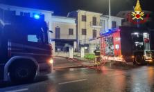 Montelupone, auto in fiamme in un garage: evacuata palazzina