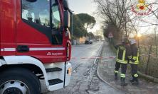 Gravissimo incidente stradale ad Ancona con fuga di gas: morti una donna e un uomo