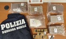 Porto Recanati, gira in auto con mezzo chilo di cocaina e 6 kg di hashish: arrestato un 20enne