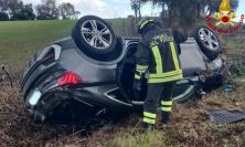 Potenza Picena, incidente sull'A14: auto si ribalta in una scarpata, conducente trasportata a Torrette