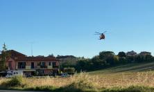 Urbisaglia, auto finisce fuori strada: due giovani in ospedale