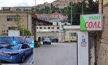 Macerata, tentato furto al supermercato “Coal”: ladri in fuga abbandonano furgone rubato con cassaforte