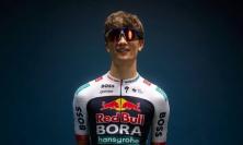 Giulio Pellizzari al via del Giro d’Italia 2025: il talento di Camerino nella corazzata Red Bull-Bora-Hansgrohe