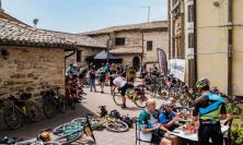 Da Pioraco a Serrapetrona, 24 ore in bici alla scoperta dell'entroterra: "In 260 pronti a pedalare nella natura"