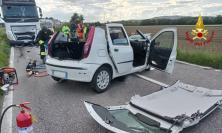 Potenza Picena, tragico schianto sulla Regina tra auto e camion: un morto