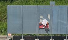 "Manifesti strappati a Camerino, grave atto di vandalismo": la denuncia del Comitato per i Sì ai Referendum "Manifesti strappati a Camerino, grave atto di vandalismo": la denuncia del Comitato per i Sì ai Referendum
