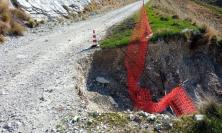 Ussita, smottamento lungo la strada per il Fargno: tempi incerti per la riapertura