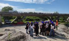 Macerata, studenti in visita al cantiere del nuovo ponte di Piediripa