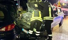 Recanati, incidente lungo la Provinciale: sei persone coinvolte, due estratte dai vigili del fuoco