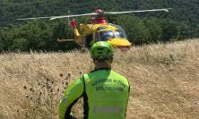 Ciclista cade nei boschi di Serrapetrona: soccorso in eliambulanza