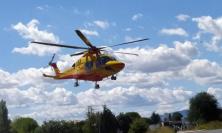 Paura a Pieve Torina, motociclista perde il controllo e finisce a terra: trasportato in eliambulanza