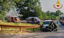 Tolentino, scontro frontale tra due mezzi: nove feriti in ospedale