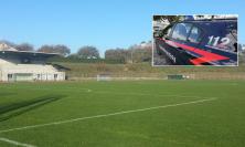 Montecassiano, il figlio subisce fallo e il padre entra in campo con un coltello: atto di follia in un torneo giovanile
