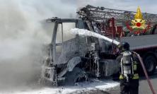 Incendio in A14: camion prende fuoco fuori dalla galleria, coinvolto anche un furgone