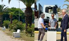 Civitanova si fa bella per l’estate: nuove panchine e cestini per una città più accogliente