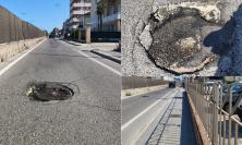 Civitanova, buca pericolosa dopo il sottopasso nord preoccupa i motociclisti: “Serve soluzione immediata”