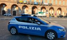 Civitanova, scippo a un’anziana in centro, inseguito da due passanti: rintracciato e denunciato dalla Polizia