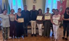 Morrovalle, una vita in classe, ora il meritato riposo: il Comune omaggia quattro pensionamenti alla Marco Polo
