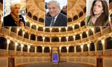 Tajani a Macerata, passerella per pochi intimi: il ministro premiato in teatro ma l'evento è top secret
