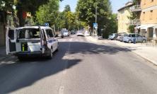 Macerata, investita da un'auto mentre attraversa: una donna trasportata all'ospedale