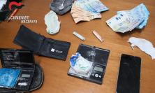 Castelraimondo, arrestato 44enne per spaccio di cocaina: rifiuta test tossicologici e guida con patente sospesa