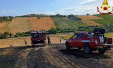 Fermo, incendio sterpaglie in Via Pompeiana: intervento dei Vigili del Fuoco