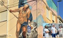 Nettuno approda a Civitanova: Ravo firma il nuovo murale al porto
