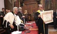 Moschini e la laurea honoris causa ricevuta nel 2003, il rettore McCourt: "Esempio di eleganza morale"