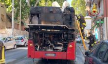 Bus prende fuoco ad Ancona, evacuati i passeggeri