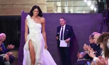 San Severino, Gran Galà della Moda sotto i portici: la pioggia non ferma l’entusiasmo in Piazza del Popolo