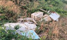 Potenza Picena, mobili in legno abbandonati lungo la scarpata: l’intervento delle Guardie Venatorie Federcaccia