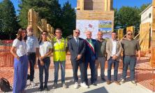Valfornace guarda al futuro: posata la prima pietra del nuovo Polo Scolastico "Ugo Betti"