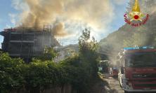 Ussita, incendio in una casa in ristrutturazione: ore di lavoro per i vigili del fuoco (FOTO)